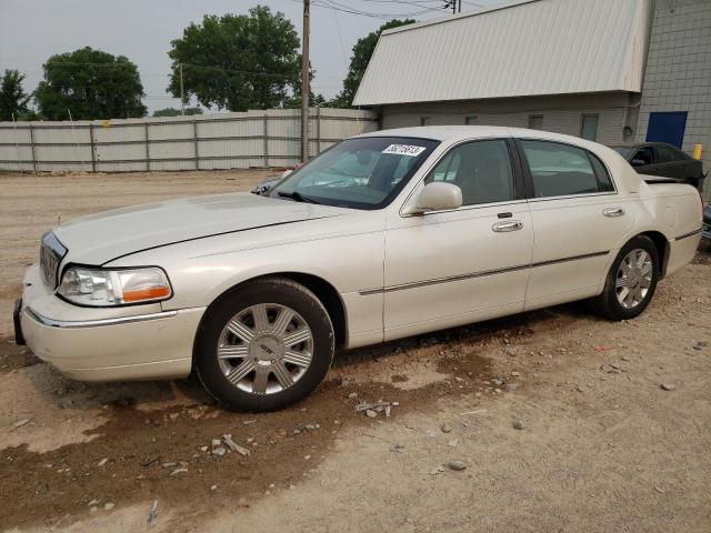 1LNHM83W04Y663786 - 2004 LINCOLN TOWN CAR ULTIMATE CREAM photo 1