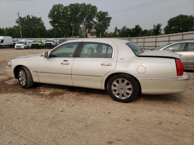 1LNHM83W04Y663786 - 2004 LINCOLN TOWN CAR ULTIMATE CREAM photo 2