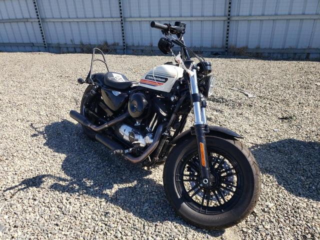 1HD1LR365JC431139 - 2018 HARLEY-DAVIDSON XL1200 XS WHITE photo 1