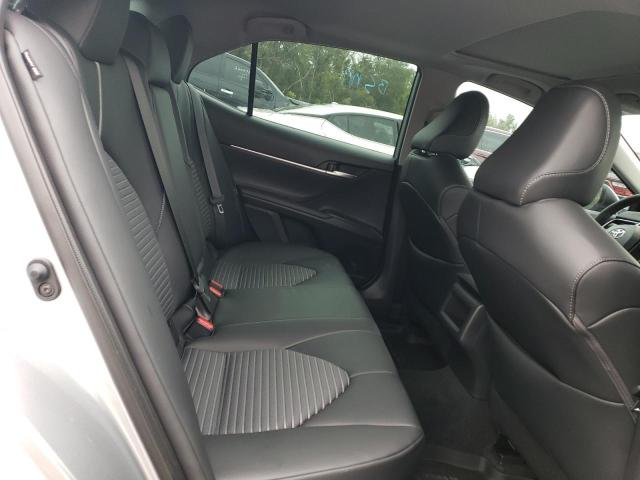 4T1T11AKXPU805762 - 2023 TOYOTA CAMRY SE NIGHT SHADE SILVER photo 10