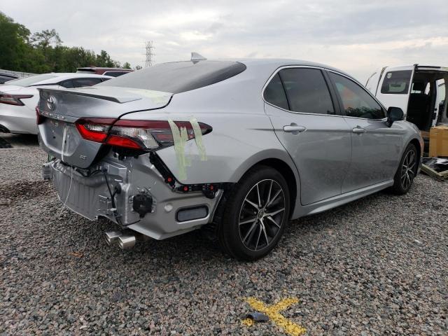 4T1T11AKXPU805762 - 2023 TOYOTA CAMRY SE NIGHT SHADE SILVER photo 3