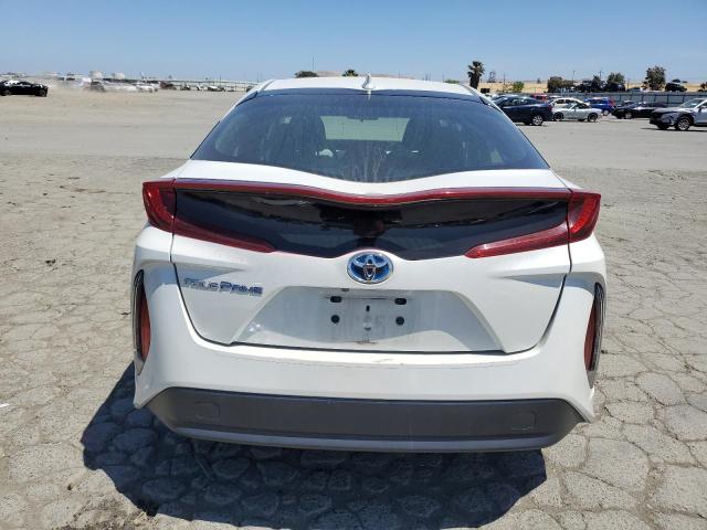 JTDKARFP4H3023046 - 2017 TOYOTA PRIUS PRIM WHITE photo 6