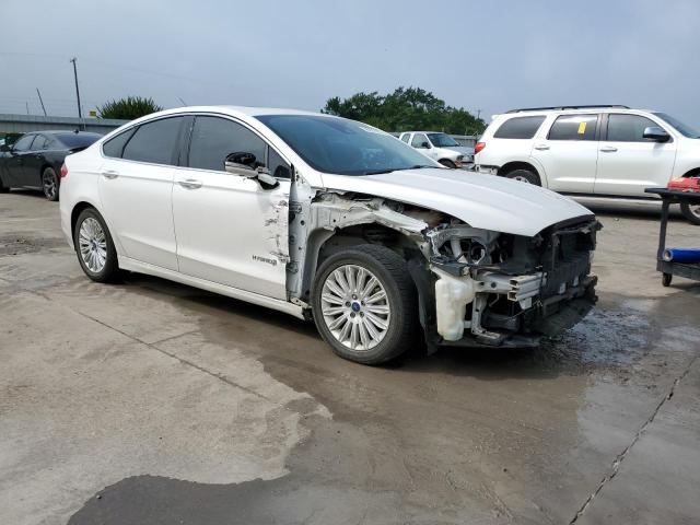 3FA6P0LU1FR127231 - 2015 FORD FUSION SE HYBRID WHITE photo 4