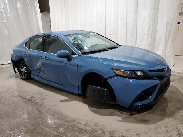 4T1G11AK1RU218466 - 2024 TOYOTA CAMRY SE NIGHT SHADE BLUE photo 4