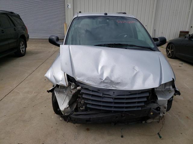 2C4GP54L65R386089 - 2005 CHRYSLER TOWN & COU TOURING 银色 照片 5