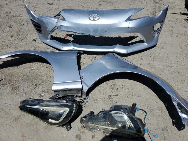 JF1ZNAA15H9702740 - 2017 TOYOTA 86 BASE SILVER photo 12