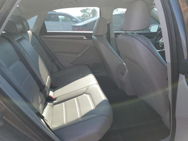 1VWDT7A38HC000376 - 2017 VOLKSWAGEN PASSAT R-LINE ნაცრისფერი ფოტო 10