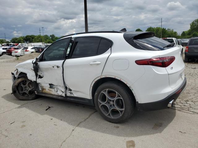 ZASFAKPN2J7B69540 - 2018 ALFA ROMEO STELVIO SPORT Weiß Foto 2