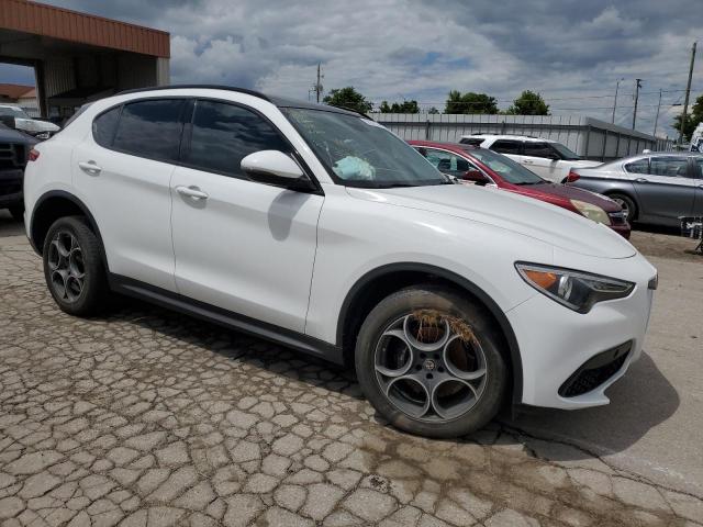 ZASFAKPN2J7B69540 - 2018 ALFA ROMEO STELVIO SPORT Weiß Foto 4