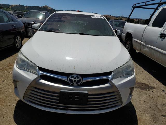 4T4BF1FK3FR504695 - 2015 TOYOTA CAMRY LE WHITE photo 5