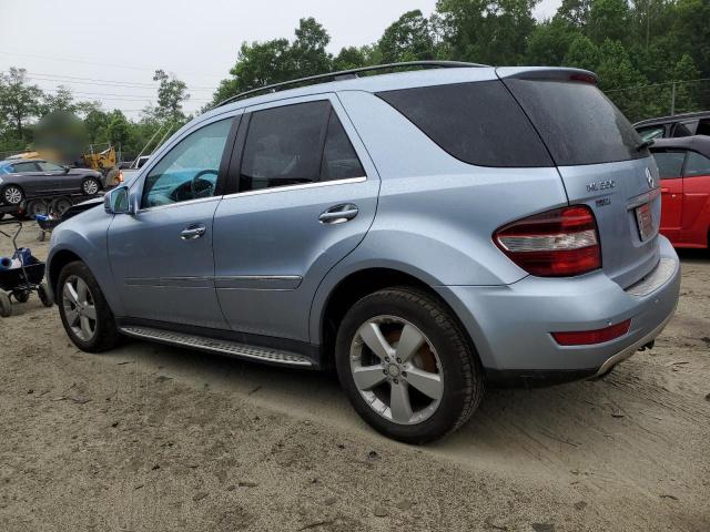 4JGBB8GB0BA732727 - 2011 MERCEDES-BENZ ML 350 4MATIC BLUE photo 2