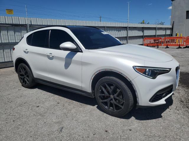 ZASFAKNN4J7C00791 - 2018 ALFA ROMEO STELVIO TI SPORT WHITE photo 4