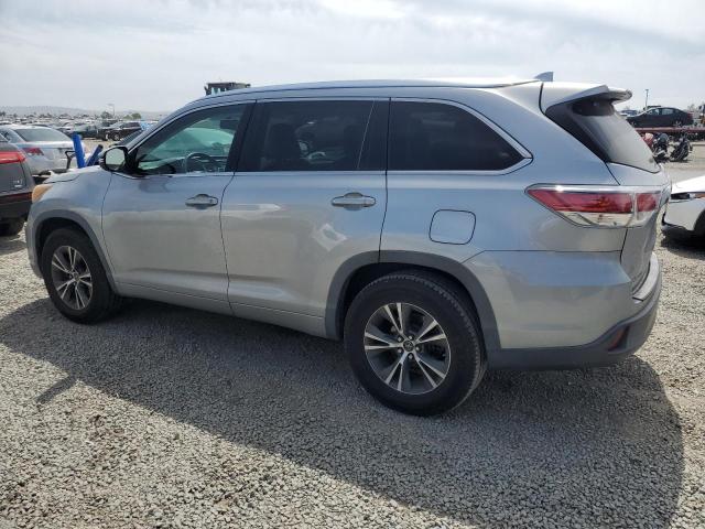 5TDKKRFH0GS158222 - 2016 TOYOTA HIGHLANDER XLE SILVER photo 2