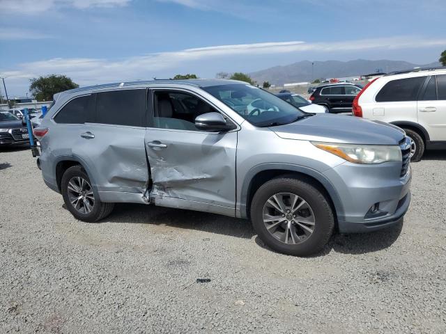 5TDKKRFH0GS158222 - 2016 TOYOTA HIGHLANDER XLE SILVER photo 4
