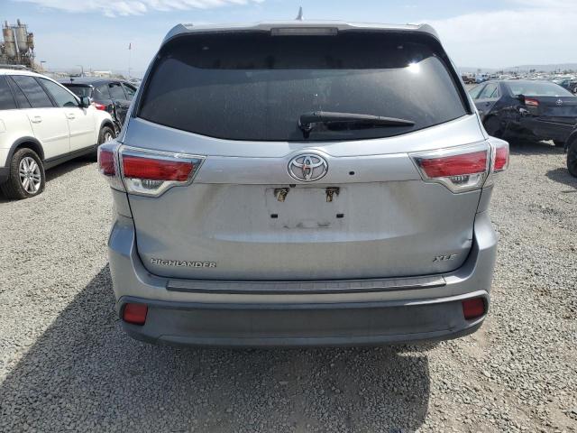 5TDKKRFH0GS158222 - 2016 TOYOTA HIGHLANDER XLE SILVER photo 6