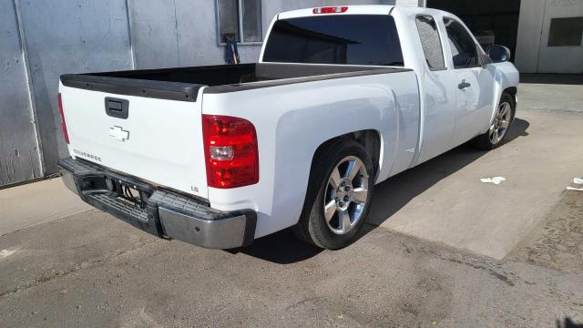 1GCRCREAXBZ245567 - 2011 CHEVROLET SILVERADO C1500  LS WHITE photo 4