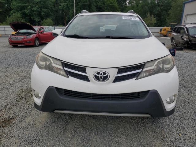 2T3WFREV8FW137919 - 2015 TOYOTA RAV4 XLE WHITE photo 5