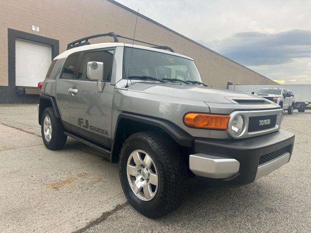 2010 TOYOTA FJ CRUISER, 