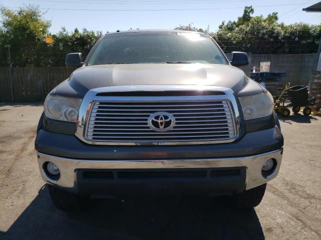 5TFHW5F1XCX237153 - 2012 TOYOTA TUNDRA CREWMAX LIMITED GRAY photo 5