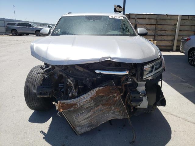 1V25C2CA0LC201802 - 2020 VOLKSWAGEN ATLAS CROS SE Серебристый фото 5