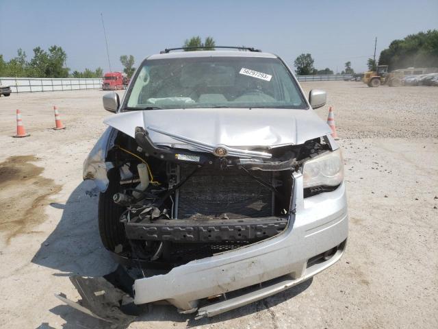 2A8HR54P38R679334 - 2008 CHRYSLER TOWN & COU TOURING SILVER photo 5