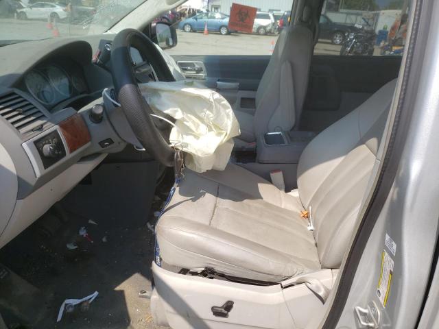 2A8HR54P38R679334 - 2008 CHRYSLER TOWN & COU TOURING SILVER photo 7