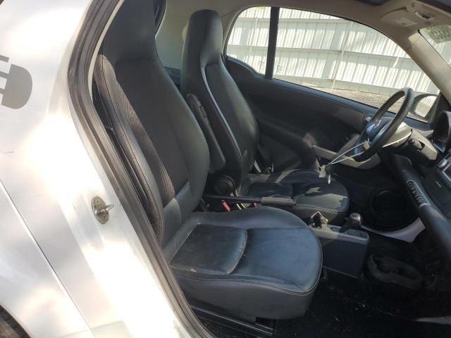 WMEEJ9AA9GK841863 - 2016 SMART FORTWO PAS WHITE photo 10