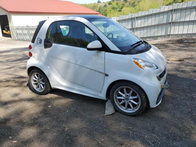 WMEEJ9AA9GK841863 - 2016 SMART FORTWO PAS WHITE photo 4
