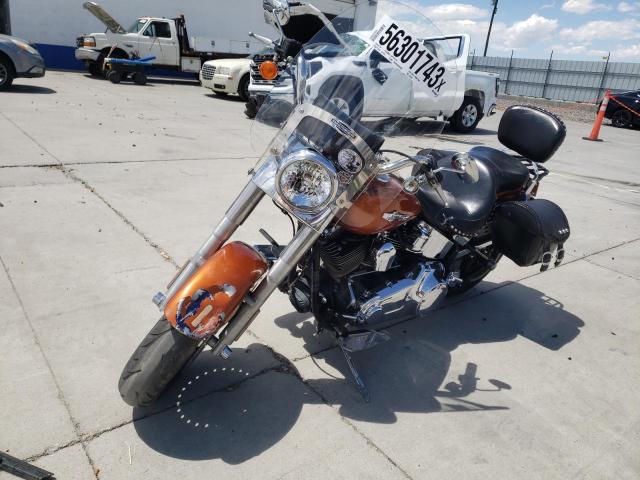 1HD1BX513AB023351 - 2010 HARLEY-DAVIDSON FLSTF ORANGE photo 2