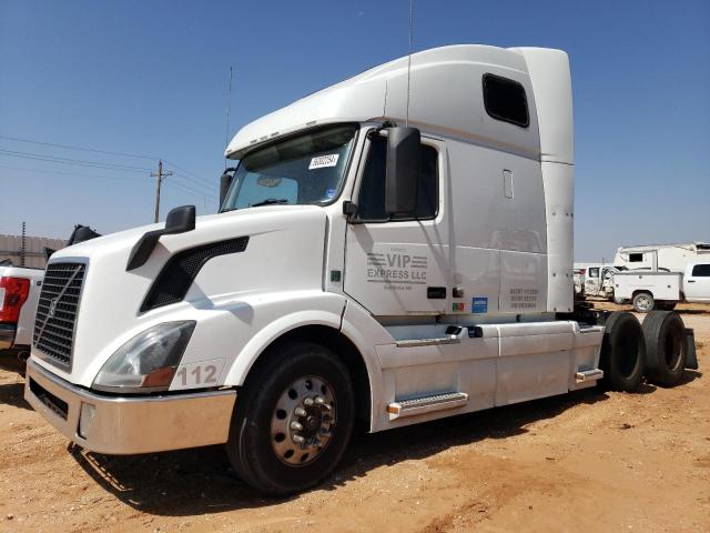 4V4NC9EH8DN569644 - 2013 VOLVO VN VNL WHITE photo 2