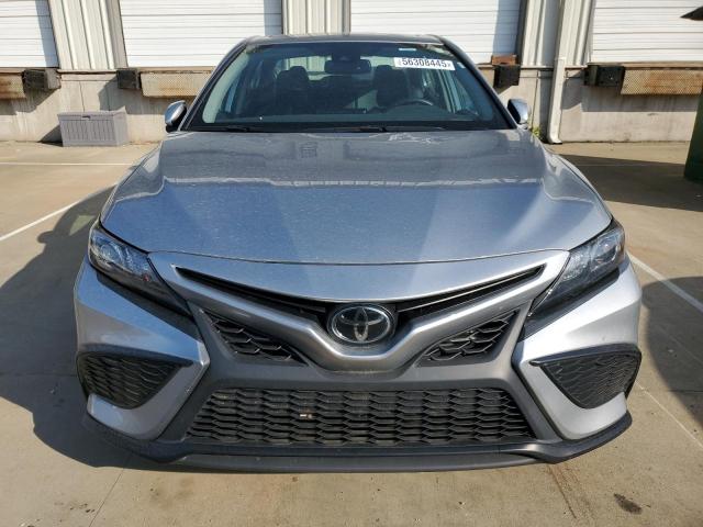4T1T11AK9PU775525 - 2023 TOYOTA CAMRY SE NIGHT SHADE SILVER photo 5