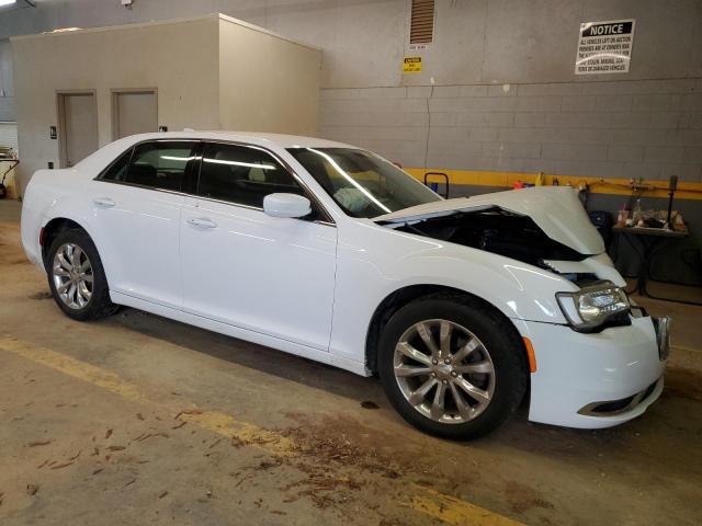 2C3CCARG4HH591777 - 2017 CHRYSLER 300 LIMITED WHITE photo 4