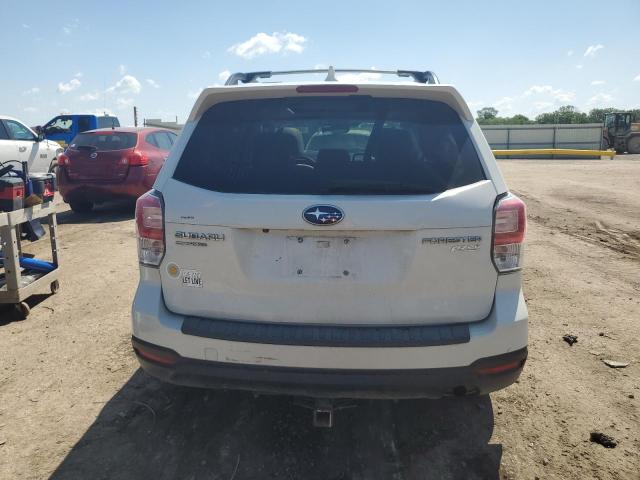 JF2SJAEC5HG463710 - 2017 SUBARU FORESTER 2.5I PREMIUM WHITE photo 6