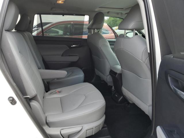 5TDGZRAH8MS067770 - 2021 TOYOTA HIGHLANDER XLE Weiß Foto 10