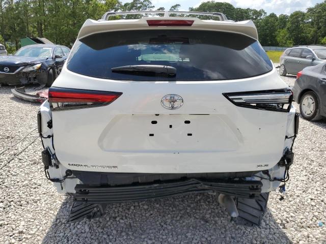 5TDGZRAH8MS067770 - 2021 TOYOTA HIGHLANDER XLE Weiß Foto 6
