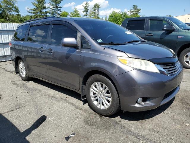 5TDYK3DC1BS109182 - 2011 TOYOTA SIENNA XLE GRAY photo 4