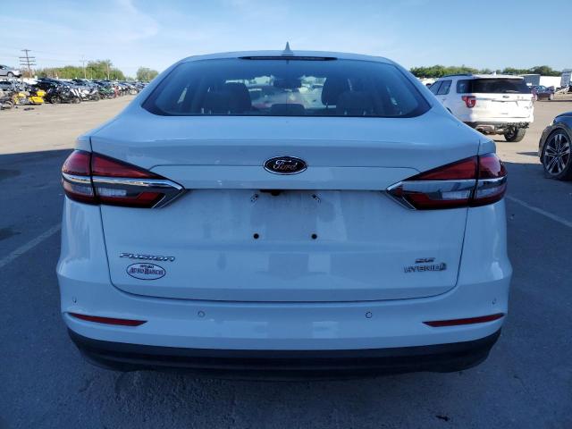 3FA6P0LU1KR205422 - 2019 FORD FUSION SE WHITE photo 6