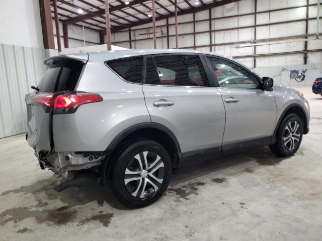 2T3BFREV6JW768742 - 2018 TOYOTA RAV4 LE Silber Foto 3