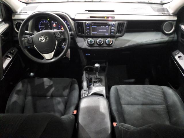 2T3BFREV6JW768742 - 2018 TOYOTA RAV4 LE Silber Foto 8