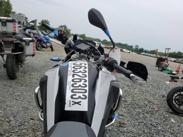 WB10B1902KZ790271 - 2019 BMW F 850 GS TWO TONE photo 5