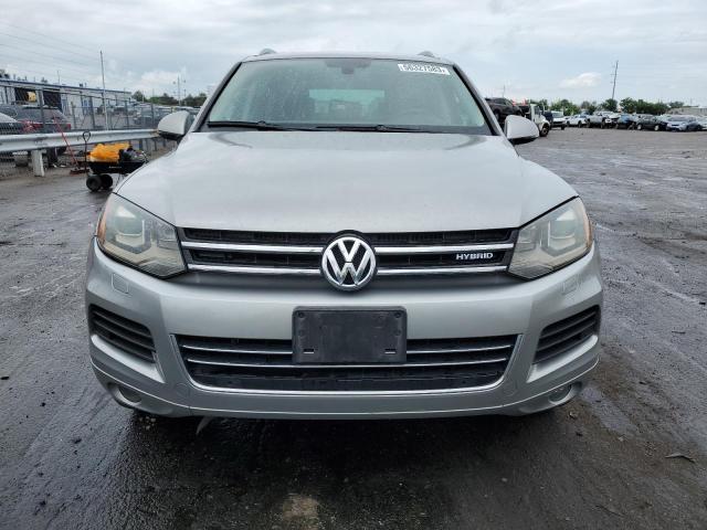 WVGFG9BP5BD001964 - 2011 VOLKSWAGEN TOUAREG HYBRID GRAY photo 5