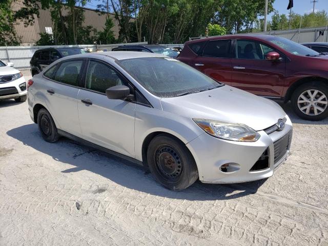 1FAHP3E26CL263287 - 2012 FORD FOCUS S SILVER photo 4