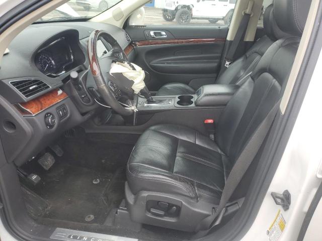 2LMHJ5ATXKBL00314 - 2019 LINCOLN MKT Белый фото 7