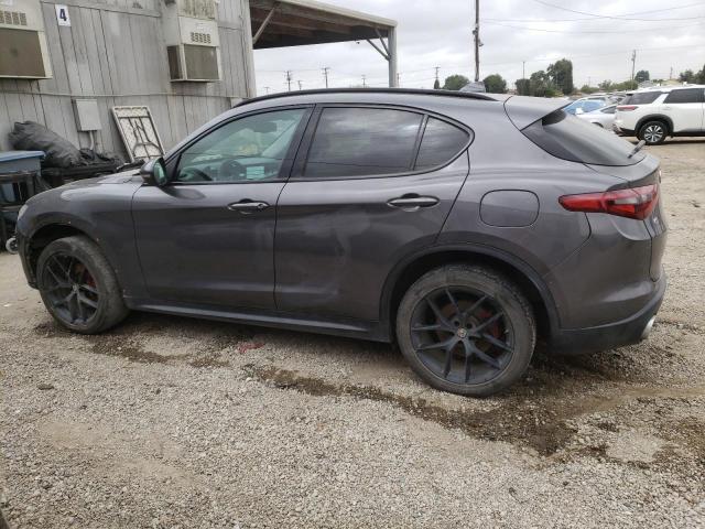 ZASFAKPN4J7B82189 - 2018 ALFA ROMEO STELVIO SPORT Grau Foto 2