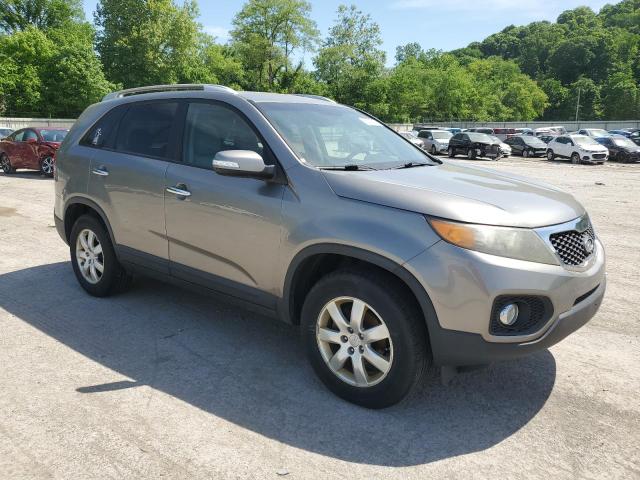 5XYKT3A12BG046712 - 2011 KIA SORENTO BASE GRAY photo 4