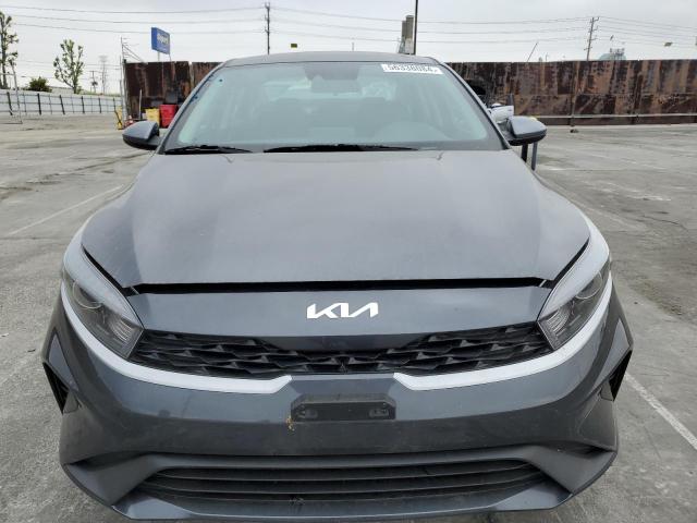 3KPF24AD6PE607986 - 2023 KIA FORTE LX CHARCOAL photo 5