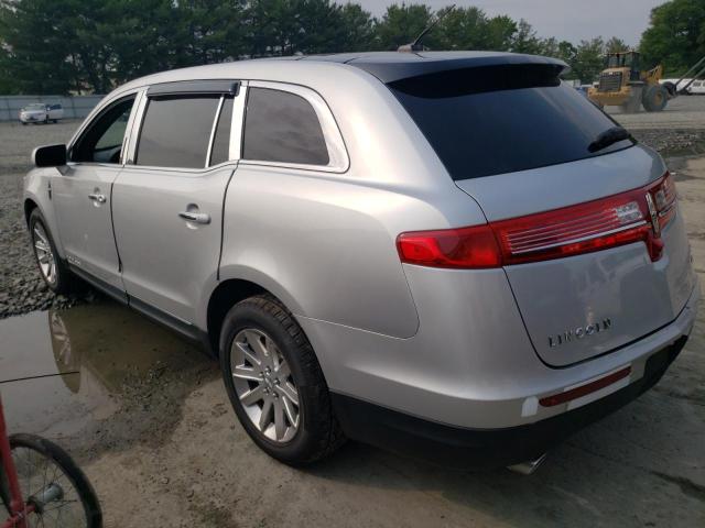 2LMHJ5NK0KBL00758 - 2019 LINCOLN MKT SILVER photo 2