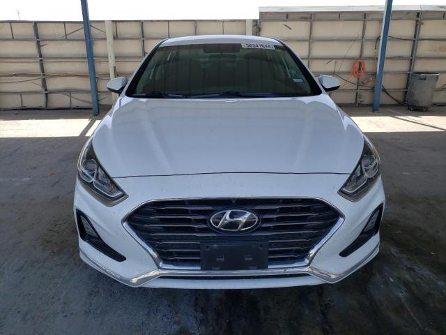 5NPE24AF1KH755996 - 2019 HYUNDAI SONATA SE WHITE photo 5