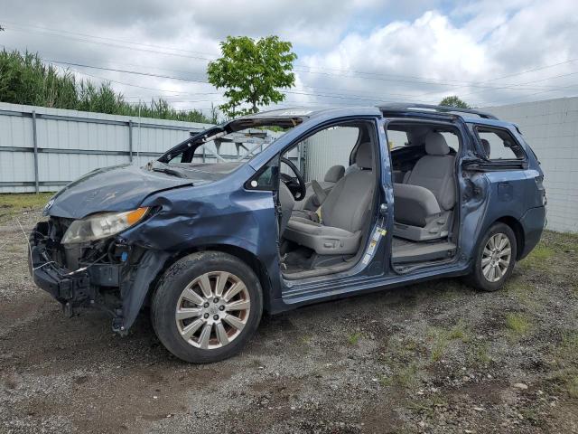 2015 TOYOTA SIENNA LE, null