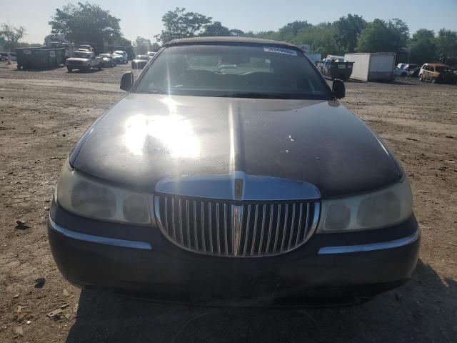 1LNHM81W4YY868617 - 2000 LINCOLN TOWN CAR EXECUTIVE Սև լուսանկար 5